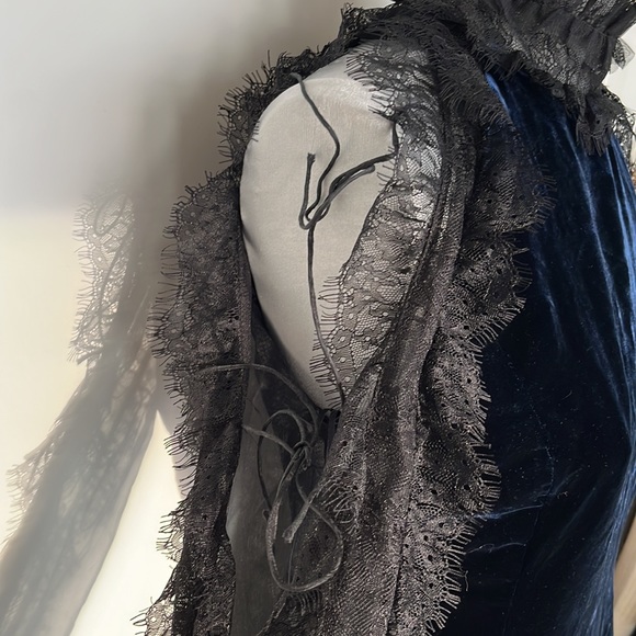 Stunning navy velvet and lace dress - Picture 3 of 15